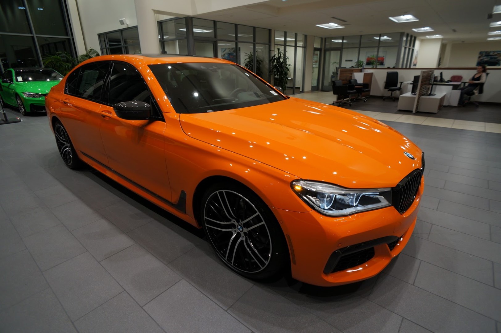 Hi orange. BMW 3 Orange g20. БМВ g20 оранжевая. БМВ 750 оранжевая. BMW f30 оранжевая.