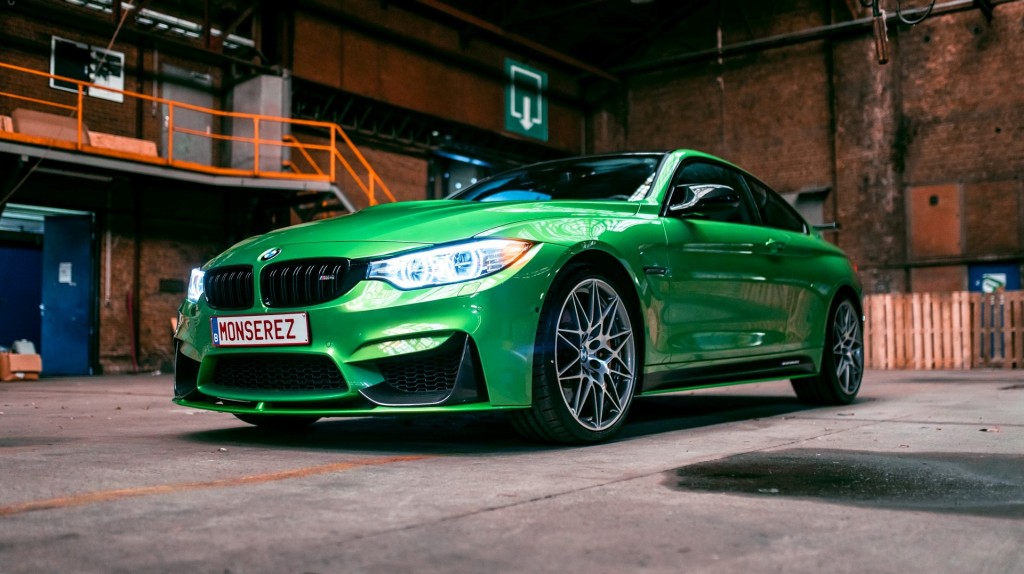 BMW m4 зеленая